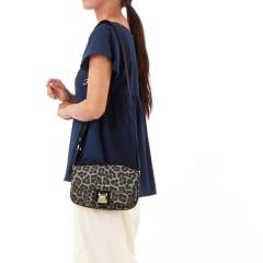 �}�C�P���E�R�[�X�iMichael Kors�j/KHAI MD DBL PKT FLAP MESSENGER �N���X�{�f�B