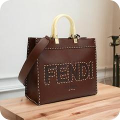 �t�F���f�B �g�[�g�o�b�O ���f�B�[�X FENDI ���U�[ �C�^���A 8BH386 �u���E���n �o�b�O
