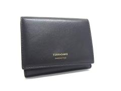 FERRAGAMO �t�F���K�� �O�܂���z �u���b�N�n ���U�[ ���f�B�[�X ���i�y�{���ۏ؁z