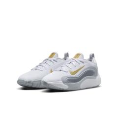 NIKE �i�C�L IsoFly �W���j�A �L�b�Y �o�X�P�b�g�{�[���V���[�Y �z���C�g/���^���b�N�S�[���h�X�^�[ FN4384-100
