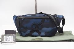 ☆安心の3大保証☆ ABランク ≪VALENTINO ヴァレンティノ/ボディバッグ≫ TY2B0827MPR ナイロン カモフラージュ ブルー ブラック 美品 送