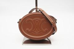 ☆安心の3大保証☆ Aランク ≪CELINE セリーヌ/ショルダーバッグ≫ 10I703DPQ トリオンフ オーバルパース キュイル レザー ブラウン 極美