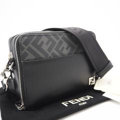 ��3���ȓ��ԕi�� �ɔ��i FENDI �t�F���f�B �X�N�G�AFF �J�����P�[�X 7M0357 �V�����_�[�o�b�O �u���b�N �O���[ �J�[�t���U�[ �L�����o