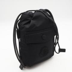��3���ȓ��ԕi�� �ɔ��i MONCLER �����N���[�� �i�C���� �N���X�{�f�B�o�b�O J109A5L00003 M3815 �V�����_�[�o�b�O �u���b�N �i�C���� 