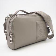 ��3���ȓ��ԕi�� �ɔ��i LOEWE ���G�x �A�i�O���� �T�e���J�[�t �N���X�{�f�B �J�����o�b�O �~�j C565R41X04 2way�V�����_�[�o�b�O �O
