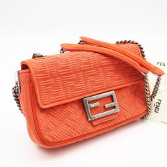 ��3���ȓ��ԕi��  FENDI �t�F���f�B �L�����o�X ���U�[ �o�Q�b�g�`�F�[���~�f�BW�`�F�[���V�����_�[�o�b�O �I�����W 8BR793 2way�V����