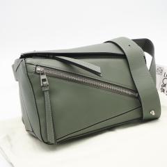 ��3���ȓ��ԕi�� ���i LOEWE ���G�x �p�Y�� �o���o�b�O �X���[�� B510P35X09 �{�f�B�o�b�O �O���[�� �J�[�t���U�[ �����Y