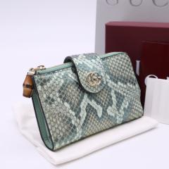 ��3���ȓ��ԕi�� ���i GUCCI �O�b�` �o���u�[�t�� ���U�[ �p�C�\�� �u��G �~�f�B�A�� �E�H���b�g 739498 ��܂���z �O���[�� �p�C�\