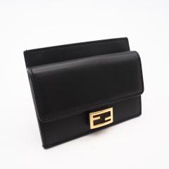 ��3���ȓ��ԕi�� ���i FENDI �t�F���f�B FF�G���{�X �t���O�����g�P�[�X 8M0423 �J�[�h�P�[�X �u���b�N �����X�L�� ���f�B�[�X