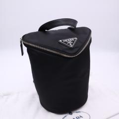 ��3���ȓ��ԕi�� �ɔ��i PRADA �v���_ Re-Nylon �g���C�A���O�����S �����V�����_�[�o�b�O 2VZ096 �V�����_�[�o�b�O �u���b�N �i�C����