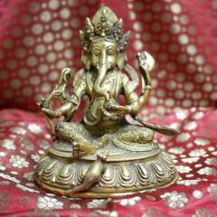 �C���h�̐_�l�K�l�[�V���̒u���@�^�J���̑傫�ȃK�l�[�V���ł� �������d�ʂ��w�r�[��  �G�X�j�b�N �A�W�A���G�� �K�l�[�V���� �K�l�[�V