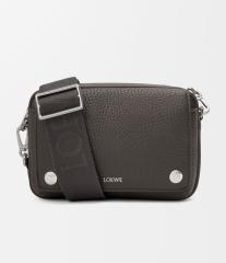 ���G�x LOEWE BANBPCBX01 PEBBLE MESSENGER SMALL �T�v���O���C���J�[�t �΂ߊ|�� �V�����_�[�o�b�O �N���b�` �|�V�F�b�g �_�[�N�O���[ 