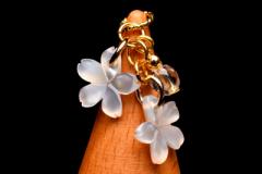 春満開!ホワイトシェル桜×水晶 23x10mm 当店オリジナルチャーム 天然石パワーストーン_T561