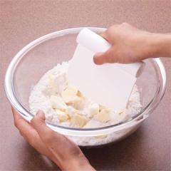 スクレーパー 丸 プラスチック製 製菓道具 （ ドレッジ スクレイパー へら ヘラ スパチュラ スケッパー 調理道具 お菓子作り ）