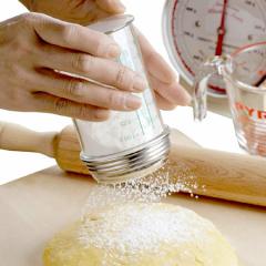 粉糖ふり器 粉ふるい器 パンチング穴 目盛り 蓋付き （ 粉糖ふり 粉糖振り 製菓道具 お菓子作り 調理器具 ）