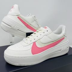 �i�C�L �G�A �t�H�[�X 1 �v���b�g�t�H�[�� NIKE AIR FORCE 1 PLT.AF.ORM ���f�B�[�X �X�j�[�J�[ DJ9946-105
