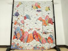 振袖フルセット6点M〜Lサイズ駒刺繍　雲取り金箔　正絹　売り切り終了 古典振袖（金駒刺繍／赤）19001 ｜おりえん