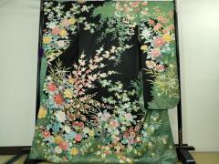 平和屋本店○極上 振袖 駒刺繍 鴛鴦花文 たたき染め 黒地 金彩 逸品