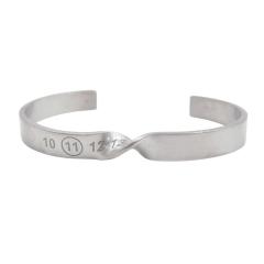 2025 �H�~�V��I MAISON MARGIELA ���]���}���W�F�� �u���X���b�g �����Y ���f�B�[�X ���j�Z�b�N�X SM1UY0045 S12975 �V���o�[