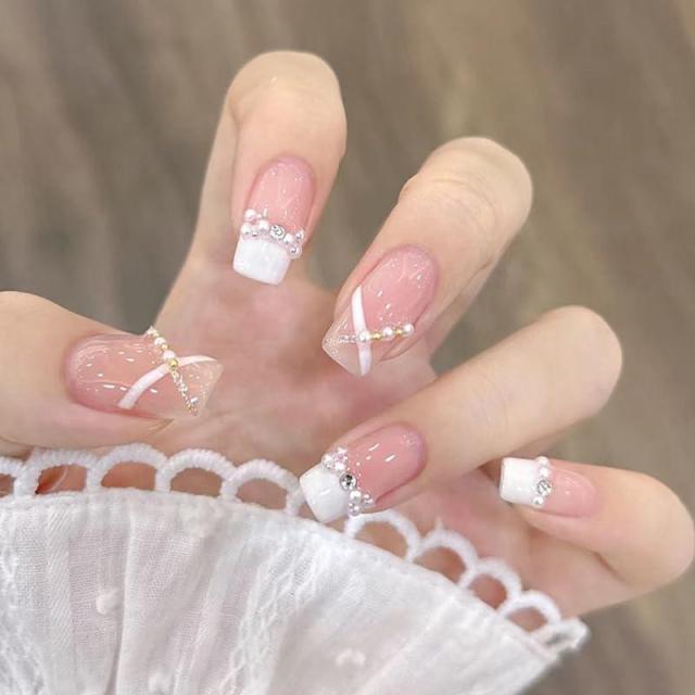 CQJSYL ネイルチップショート 人気ネイル 24枚入り ネイルチップ春 夏 和風 かわいい ネイルチップ秋冬 手作りネイルチップグラデーション ネイル 花嫁 ショート 光沢 つけ爪 成人式 結婚式 (白い色)