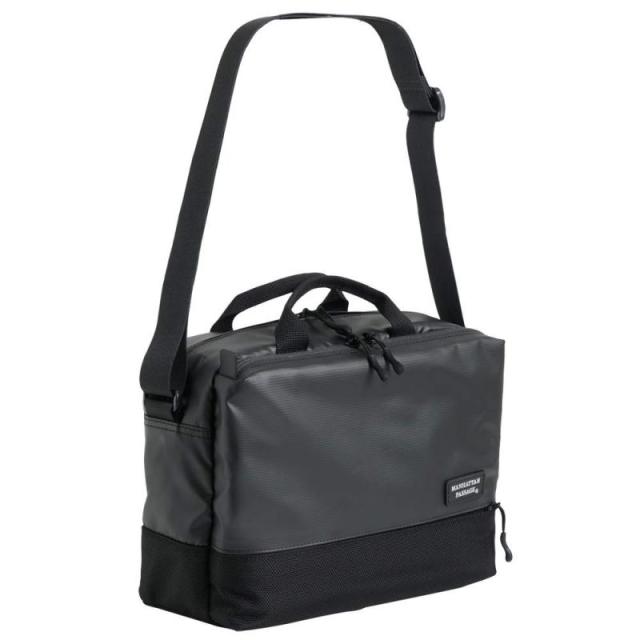 [マンハッタンパッセージ] 3385 B5 ショルダーバッグ,Plus 2.1 (ブラック)の通販はその他バッグ