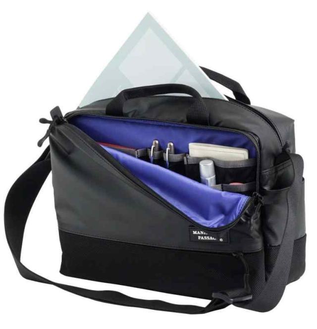 [マンハッタンパッセージ] 3385 B5 ショルダーバッグ,Plus 2.1 (ブラック)の通販は