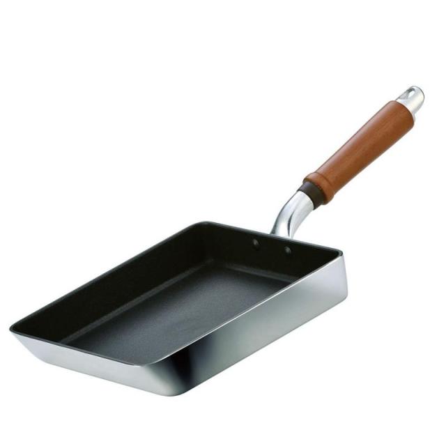 北陸アルミ 卵焼き 20×21cm21cm 軽量 ガス火 日本製 全面均一加熱 時短フライパン 丈夫 frying pan made in japan アルミ鋳物製 キャスト 熱変形に強い 木柄 木ハンドル 金属ヘラ使用 累計販売数100万枚 テフロン加工の通販は 6,663円