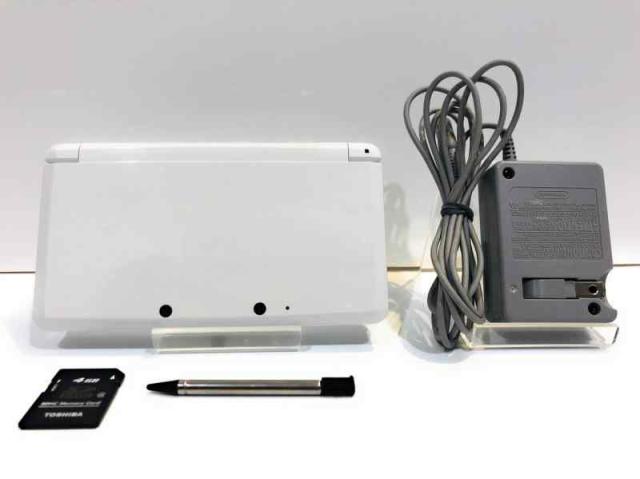 【中古】ニンテンドー3DS ピュアホワイト