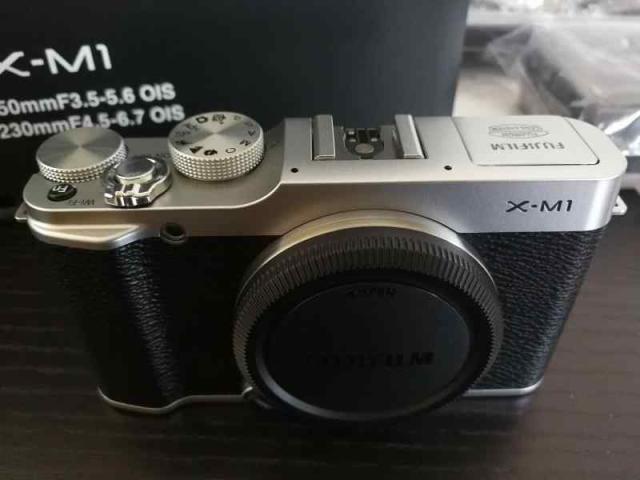 FUJIFILM ミラーレス一眼カメラ X-M1 ボディ 1630万画素APS-C