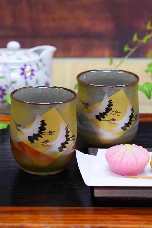 和座の蔵 おしゃれ ペア 湯呑み 九谷焼 夫婦湯呑み 金箔鶴 陶器 高級 ブランド 和食器 日本製 還暦祝い 古希祝い 喜寿祝い 米寿祝い プレゼント ギフト