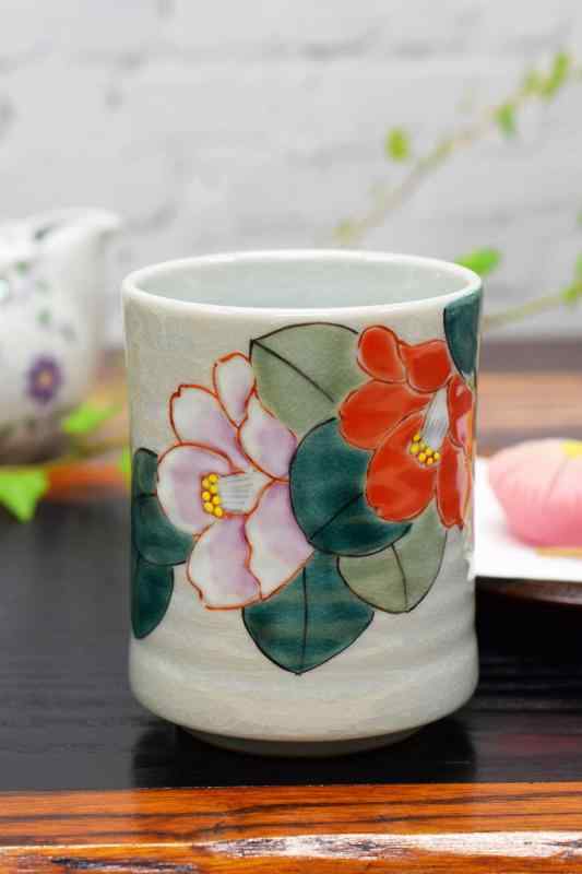 和座の蔵 おしゃれ 湯呑み 九谷焼 湯のみ 紅白椿 大きい 湯呑み茶碗 陶器 ブランド 和食器 日本製 誕生日プレゼント 還暦祝い 古希祝い 喜寿祝い 傘寿祝い 米寿祝い ギフト