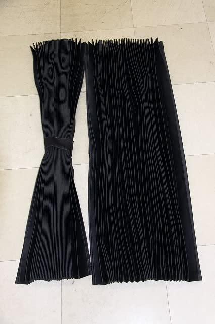 トラックカーテン トラック用品 センターカーテン 大型中型 プリーツハイルーフ160丈 巾120？ｘ160？2枚入り｜黒｜2級遮光｜フック16ケ入り｜丸洗いＯＫ。ご家庭で洗っても大丈夫です。｜安心の日本製。｜トラック用カーテンの通販は 5,460円