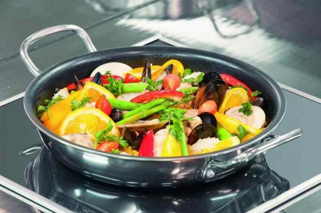 遠藤商事 TKG フライパン 鉄 28cm 窒化処理を施しさびにくく、扱いやすい剛鉄シリーズ 内径×深さ(mm)296×57 質量(kg)1 遠藤商事 業務用 TKG キャスト フライパン 遠藤商事 業務用 TKG