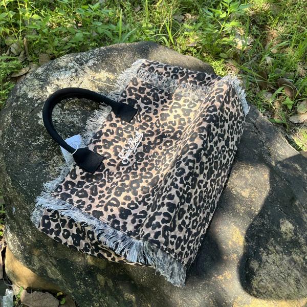 ヨーロッパとアメリカの 女性のキャンバス手作りタッセルアートフォントシングルショルダー大容量ハンドバッグ ヨーロッパとアメリカの 女性のキャンバス手作りタッセルアート