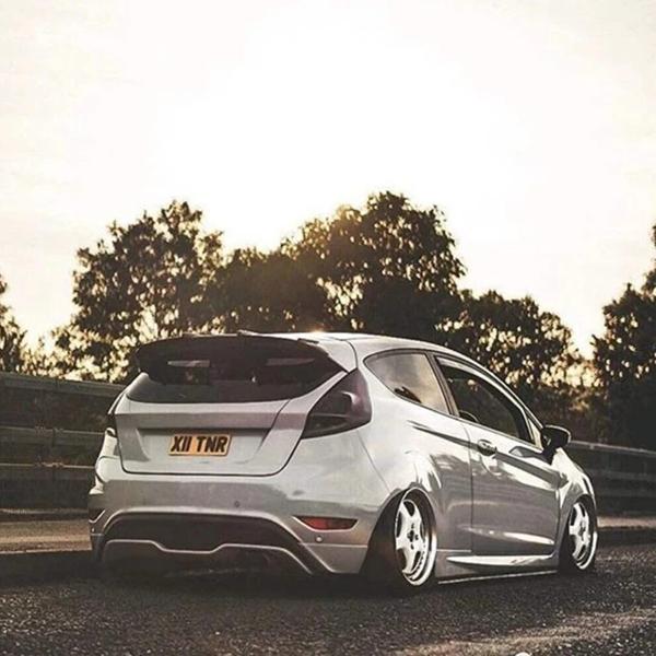 ST スタイル ABS マットブラックリアバンパーリップディフューザーエプロンスプリッタースポイラーフォードフィエスタ MK7 2008-2013 カーアクセサリー ST スタイル