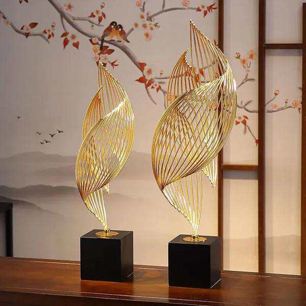 家の装飾、抽象的な現代の装飾、彫刻アート、オフィスデスク、リビングルームのアクセサリーのための金の金属像の通販は 5,812円