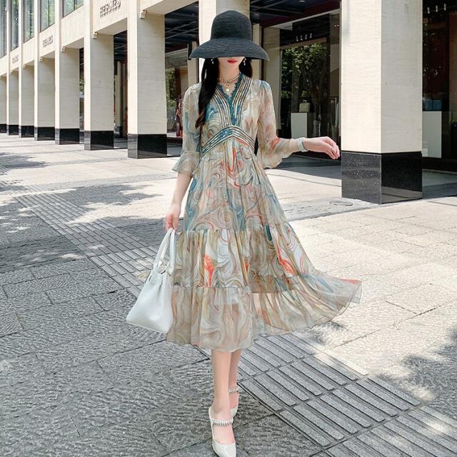 ワンピース レディース フレアワンピース ティアード S M L XL マルチカラー マーブル 大人カラー 春 夏 シースルー 透け感 総柄 7分袖 七分袖 フレアスリーブ シアースリーブ Vネック ミドル丈 ミドル ミディ丈 ミディ 膝下 膝丈 フレア Aライン ふんわり ハイウエスト 脚長