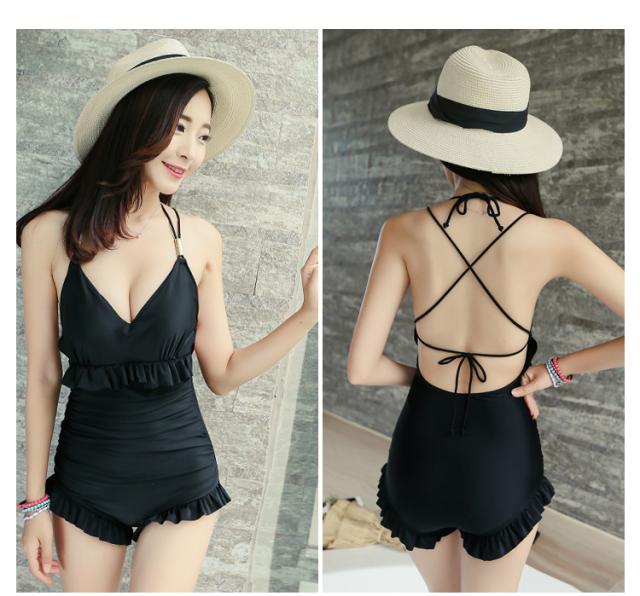 水着 スイムウェア ワンピース水着 モノキニ 体型カバー水着 ショートパンツ風 ハーフパンツ風 短パン風 ホルターネック パッド付 紐 クロス 体型カバー バックシャン シャーリング フリンジ ウエストフリル ドッキング風 胸元 谷間 かわいい 大人可愛い きれいめ セクシーの通販は 5,780円