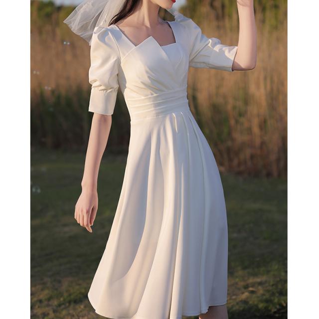 ワンピース レディース フレアワンピース 膝丈 ひざ丈 膝下 ミドル丈 ミディ丈 袖あり パフスリーブ 萌袖 アシンメトリー 変形スクエアネック 襟なし フレア Ａライン かわいい きれいめ 上品 ラブリー キュート フォーマル S M L XL 2XL 大きいサイズ 白 ホワイト 無地 夏