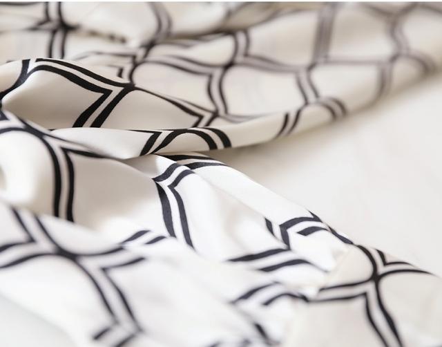 トップス ブラウス 長袖 ダイヤ 網目模様 レディース 春 秋 薄手 エレガント きれいめ 上品 オシャレ お洒落 パフスリーブ ОL オフィス 通勤 仕事 ゆったり 大きめ S М L 幾何学 モノクロ 白黒 ホワイト こなれ感 大人可愛い 肌見せ 抜け感 とろみ ゆる 20代 30代 40代 50代 トップス ブラウス 長袖 ダイヤ 網目模様 レディース 春 秋 薄手