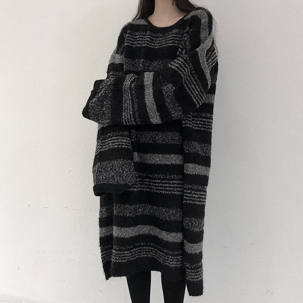 ワンピース ニット ボーダー 長袖 ロングワンピース レディース ラウンドネック オーバーサイズ ゆったり 大きめ 萌え袖 もこもこ ふわふわ かわいい 大人可愛い モダン シック おしゃれ オシャレ こなれ感 ルーズ 抜け感 膝下 ミモレ丈 黒 ブラック モノクロ 個性的 個性派の通販は 9,720円