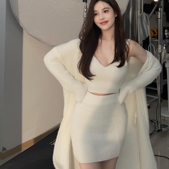 セットアップ 上下セット ニット モヘア キャミソール ミニスカート レディース きれいめ セクシー ノースリーブ ミニ丈 ショート丈 セクシー 無地 ホワイト 白 10代 20代 30代 シンプル カジュアル 普段着 普段使い タイト スリム 細身 かわいい 大人可愛い オシャレ お洒落