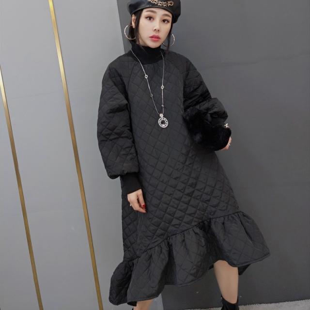 ワンピース キルティング フィッシュテール ハイネック レディース フリル 長袖 オシャレ お洒落 個性的 個性派 シック モード かわいい 大人可愛い 20代 30代 40代 カジュアル ラフ ブラック 黒 華奢 細見え ゆったり 大きめ 春 秋 冬 抜け感 こなれ感 ショッピング レトロの通販は 6,980円