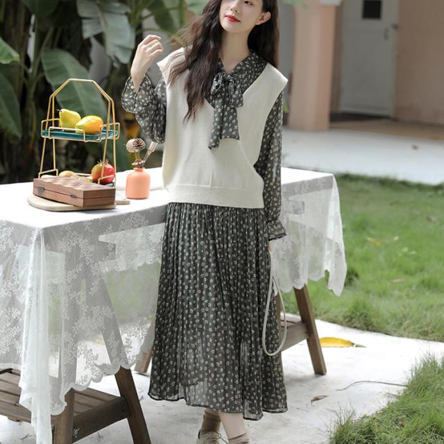 セットアップ ワンピース ベスト 2点セット ロング丈 袖あり 長袖 ボウタイ ストレート Iライン Vネック プリーツ シフォン リボン ウエストリボン 2点セット かわいい 大人可愛い きれいめ 大人 上品 おしゃれ お洒落 大人女子 ガーリー 存在感 とろみ感 ワンサイズ セットアップ ワンピース ベスト 2点セット ロング丈 袖あり 長袖