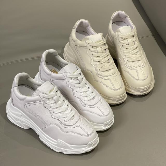 靴 スニーカー 2色 厚底 シューズ レディース スポーティー クール メンズライク かっこいい かわいい 大人可愛い 韓国 トレンド 流行 個性的 個性派 映え SNS インスタ 10代 20代 30代 40代 無地 白 ホワイト ベージュ 大人女子 こなれ感 主役 存在感 クール プレゼント