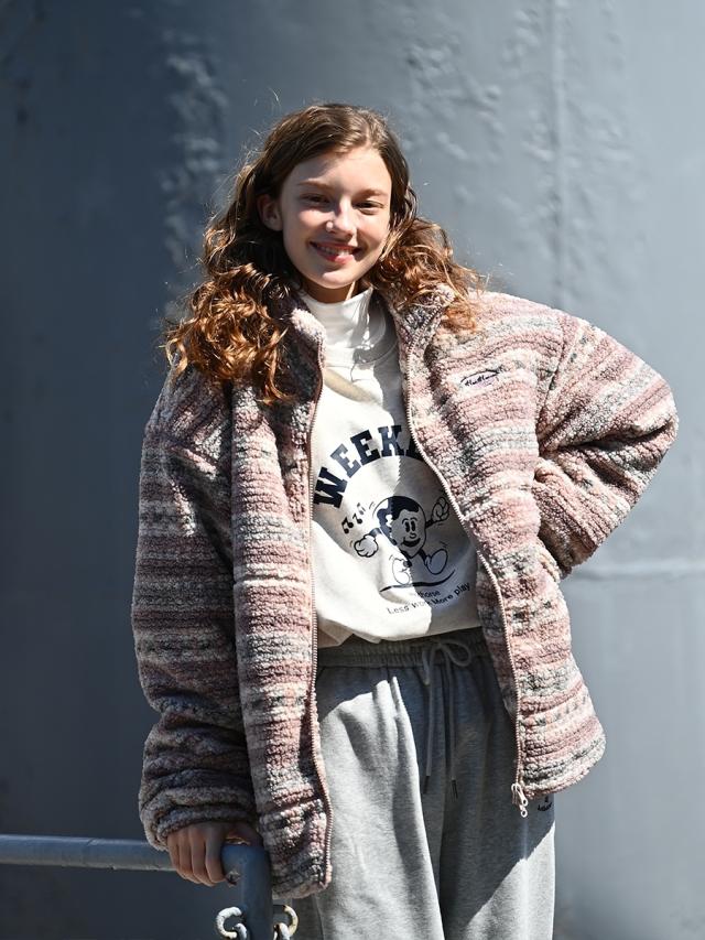 アウター レディース フリース ジャケット ブルゾン 袖あり 長袖 ドロップショルダー マルチカラー もこもこ モコモコ ふわふわ ファスナー ポケット ジップアップ かわいい 大人可愛い カジュアル おしゃれ お洒落 かっこいい こなれ感 ラフ メンズライク ボーイッシュ