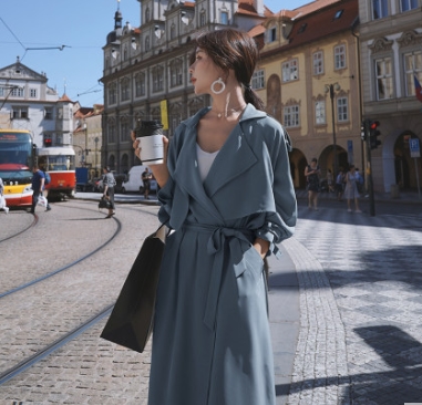 アウター コート ウインドブレーカー ロングコート ひざ丈 長袖 Vネック 襟付き セミフレア リボン ウエストリボン 前開き 薄手 大人可愛い きれいめ シンプル カジュアル 上品 お洒落 大人女子 こなれ感 ルーズ モード系 モダン 抜け感 無地 春 秋 10代 20代 30代 40代 アウター コート ウインドブレーカー ロングコート ひざ丈 長袖 V