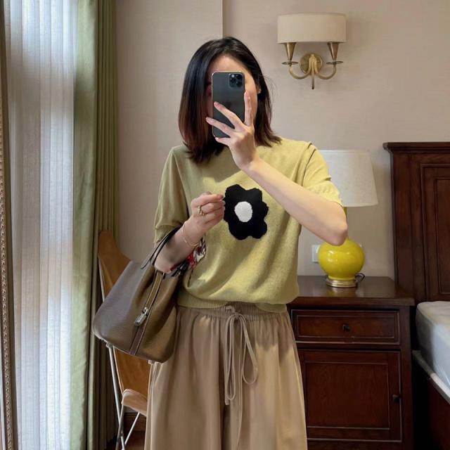 ニット トップス 袖あり 半袖 五分袖 フラワー かわいい 大人可愛い きれいめ シンプル カジュアル 大人 上品 おしゃれ お洒落 かっこいい レトロ アジアン エスニック エキゾチック 大人可愛い 大人女子 こなれ感 ラフ キュート ガーリー ルーズ 個性的 クール モード系