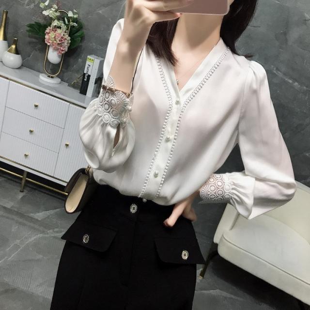 トップス シャツ ブラウス 白シャツ 白トップス 長袖 Vネック ストレート レース シフォン 前開き ボタン ポリエステル 薄手 かわいい 大人可愛い きれいめ シンプル 大人 上品 おしゃれ お洒落 レトロ 大人女子 こなれ感 ラフ ラブリー キュート ガーリー ルーズ クールの通販は 8,880円