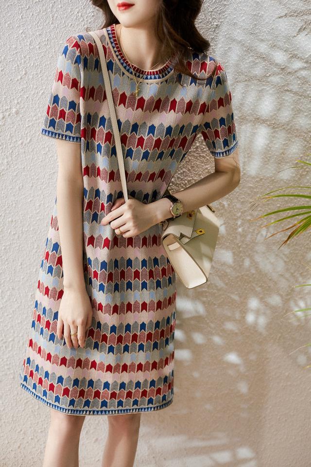 夏 ニット ワンピース ワンピース デート ニットソー プルオーバー ワンピドレス ミディアム丈 袖あり 半袖 ラウンドネック 襟なし スリム ストレート レギュラー ビスコース 大人可愛い シンプル 大人 おしゃれ レトロ 大人女子 こなれ感 メンズライク ルーズ 柄 シマ 夏 夏 ニット ワンピース ワンピース デート ニットソー プルオーバー